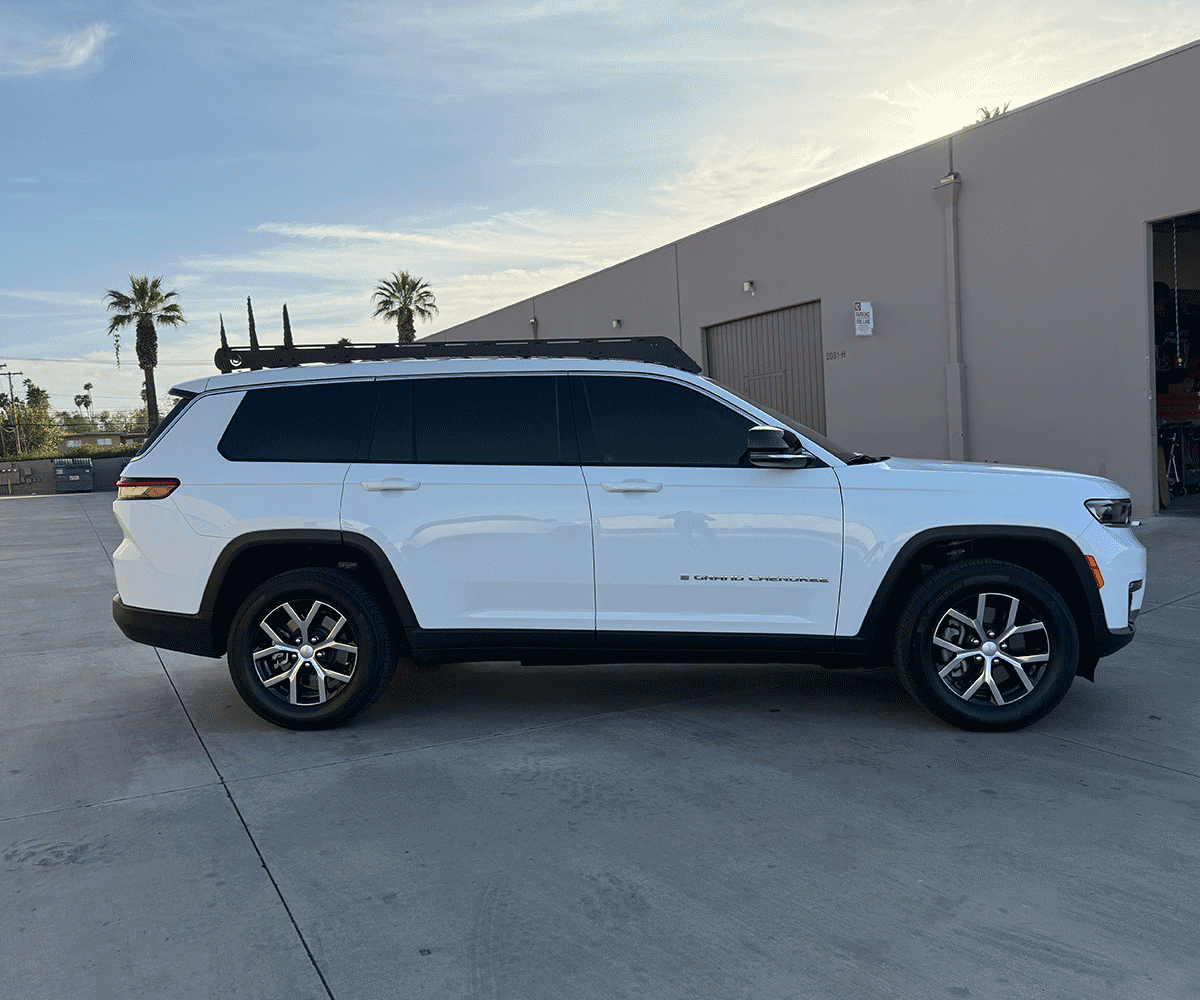 Prinsu Pro Grand Cherokee L roof rack side view mounted on vehicle showing low-profile aerodynamic fit