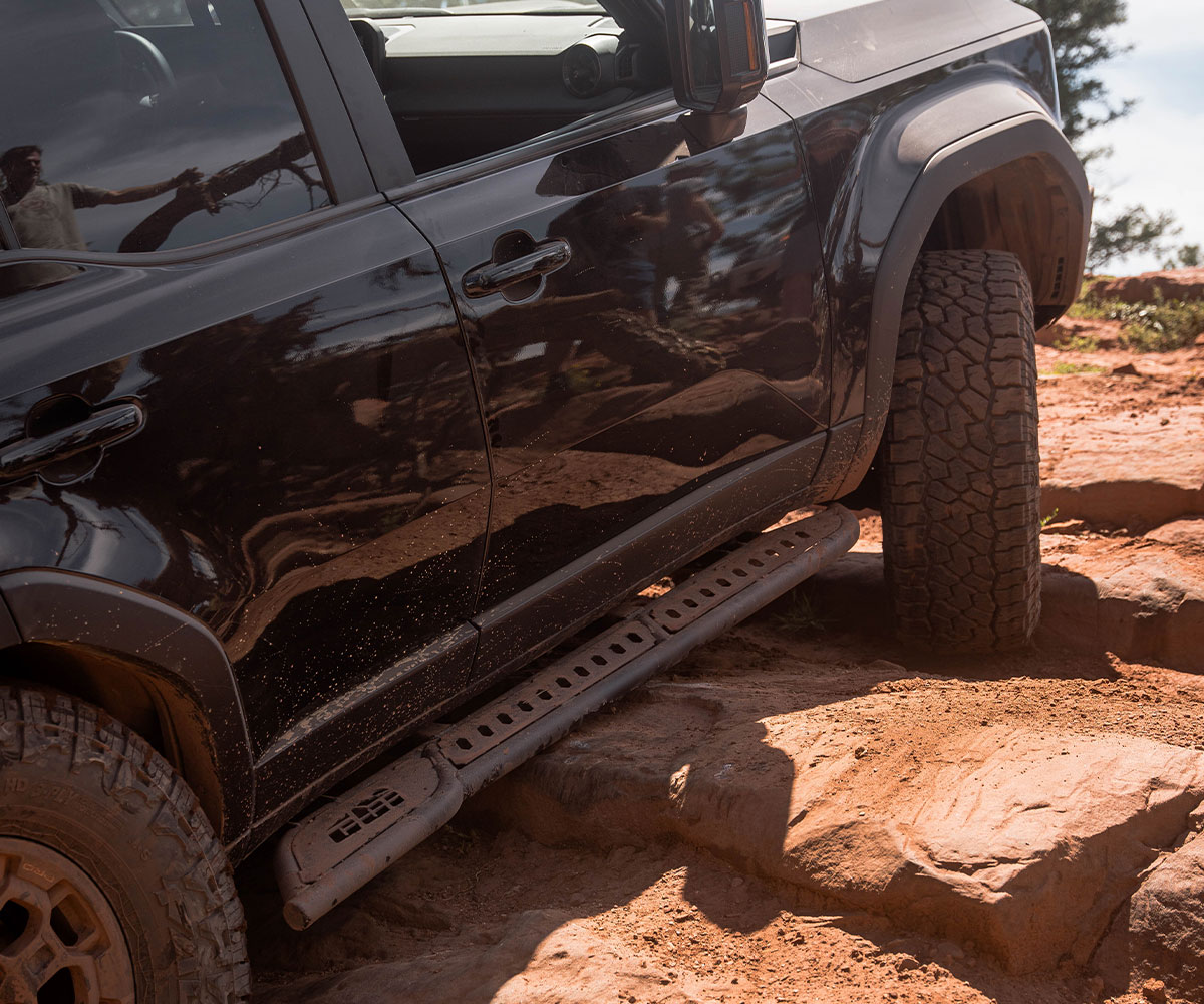 GX550 Overland Kickout Rock Sliders - Image 2